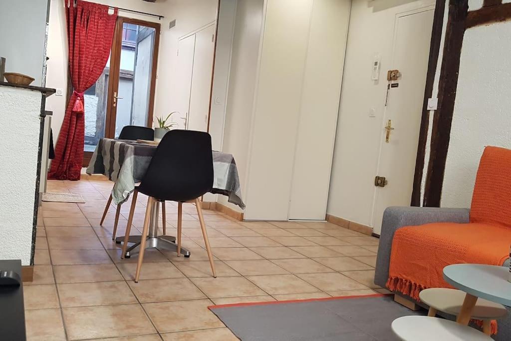 Studio Orleans Chatelet Luaran gambar